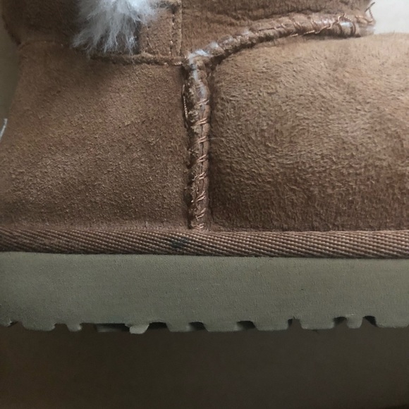 UGGs Bailey Button Triplet. Girls Size 1. - Picture 8 of 8